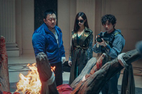 마동석의 새로운 변신! 영화 '거룩한 밤: 데몬 헌터스' 4점 리뷰 3 데몬헌터스