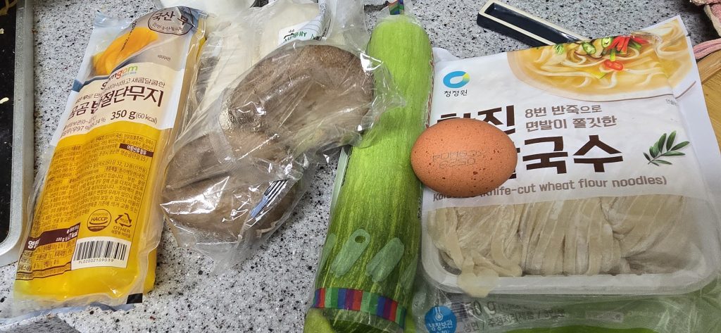 비싼 애호박으로 罪悪感 제로! 20분 완성 애호박 칼국수 레시피 2 애호박 칼국수