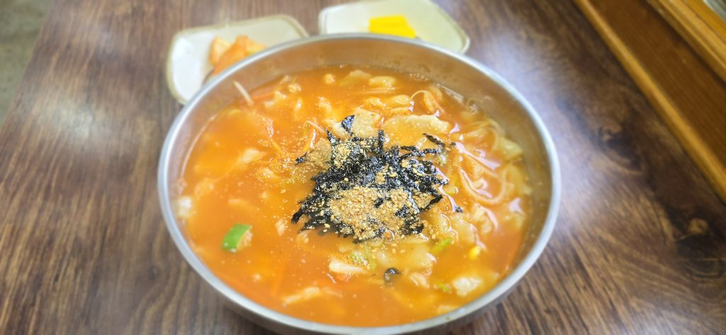 김치수제비