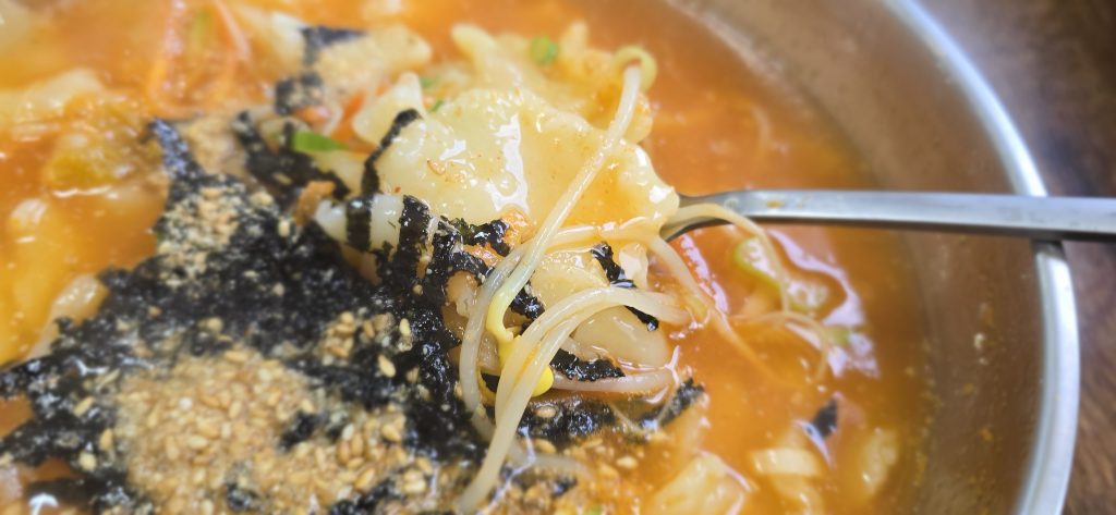 김치수제비